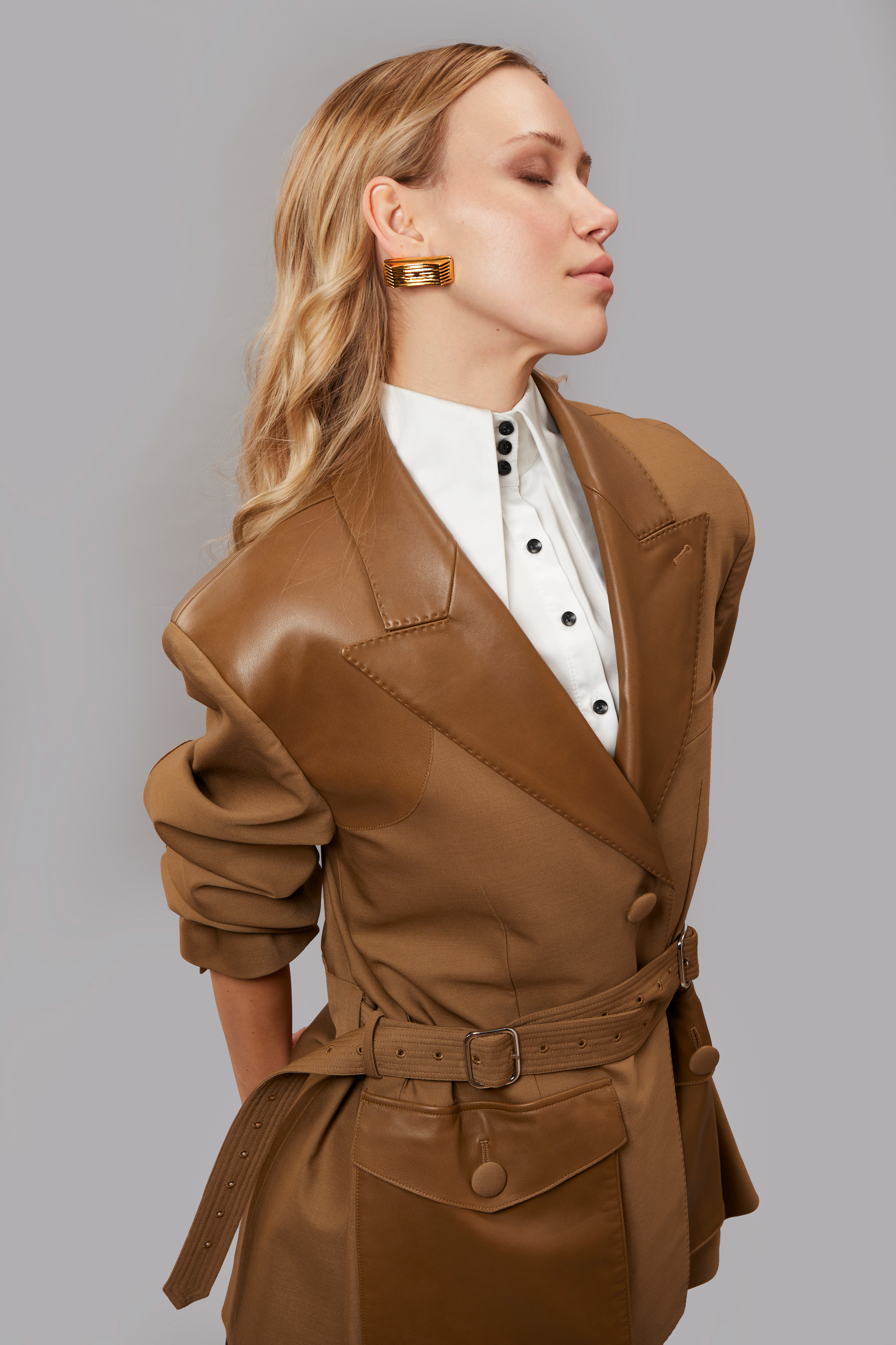 Naomi – Gold Pin Earrings